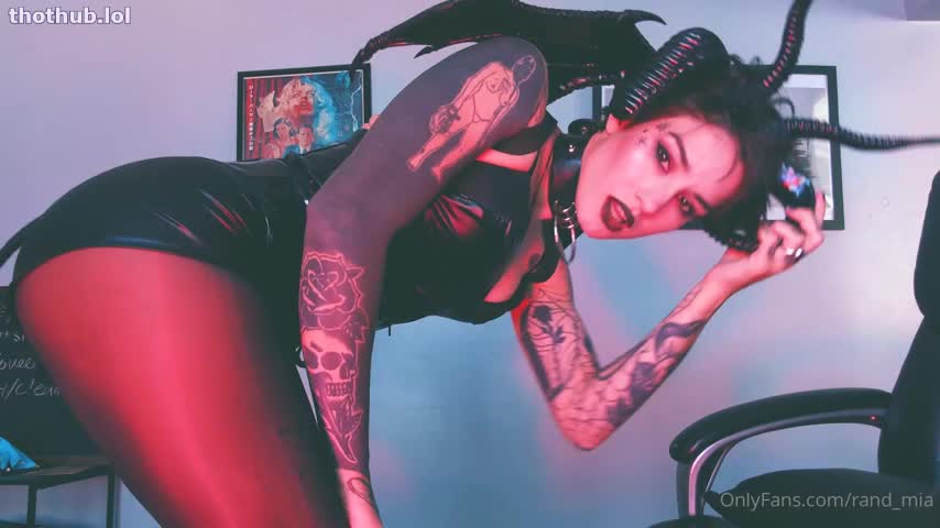 Mia Rand - XV The Devil