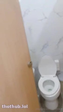 Mewnii - Fingering on Public Toilet