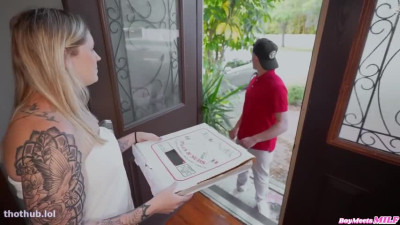 SubGirl OnlyFans leaked Successful Pizza Delivery Ends in SubGirl Getting Creampied on HDthot