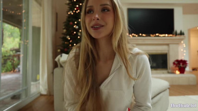 Caroline Zalog OnlyFans leaked Caroline Zalog Christmas Socks Try-On Haul on HDthot